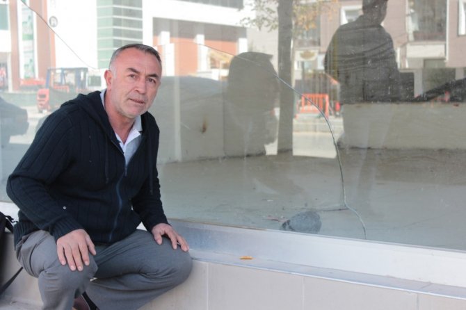 Kırşehirli Esnaf Mahsur Kalan Güvercini Kurtarmak İçin Seferber Oldu