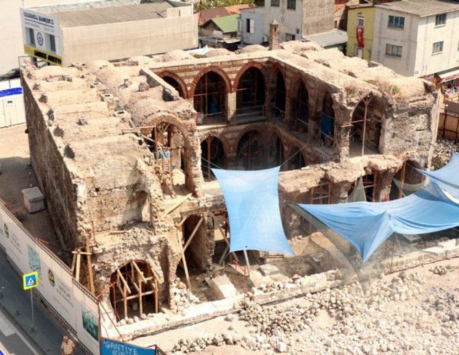 Tarihi Camiler Restore Ediliyor