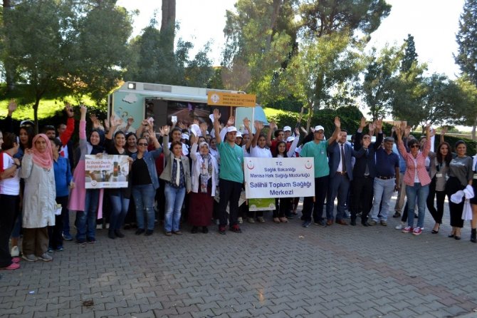 Salihli’de Sağlık İçin Yürüyüp Egzersiz Yaptılar