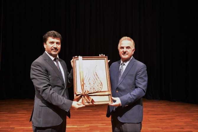 Rektör Elmas Kalite Ve Akreditasyon Süreçlerini Anlattı