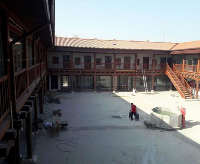 Tarihi Camiler Restore Ediliyor