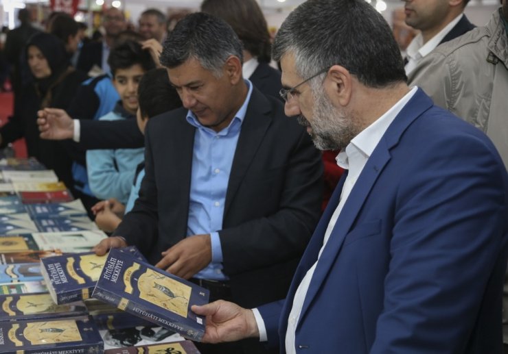 3’üncü Sultanbeyli Kitap Fuarı’nda Demet Tezcan Ve Selman Öğüt Söyleşi Gerçekleştirdi