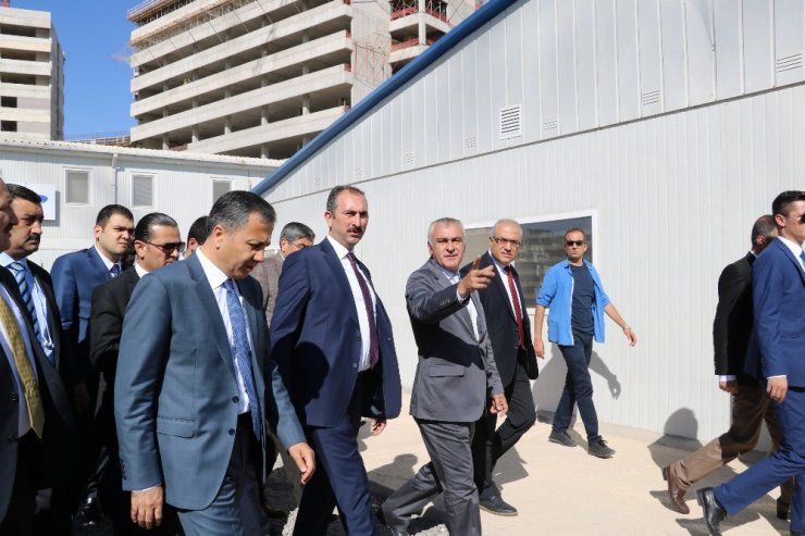 Adalet Bakanı Gül’den Personel Müjdesi