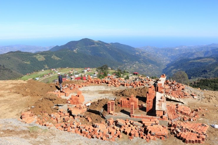 İneklerini Satarak Yaptırdığı Yayla Evi Yıkıldı