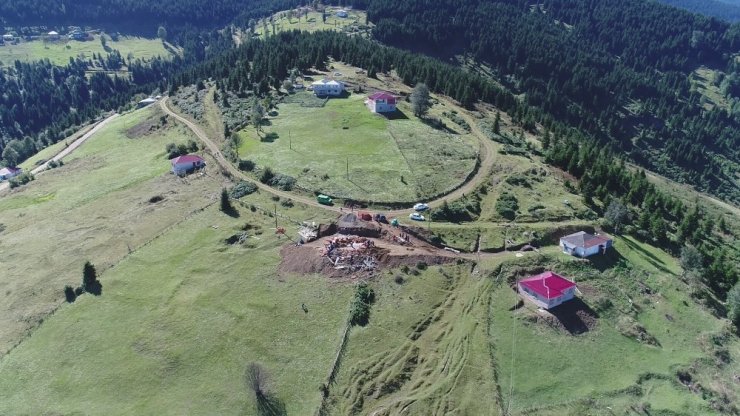 İneklerini Satarak Yaptırdığı Yayla Evi Yıkıldı