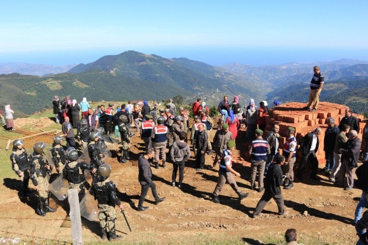 İneklerini Satarak Yaptırdığı Yayla Evi Yıkıldı