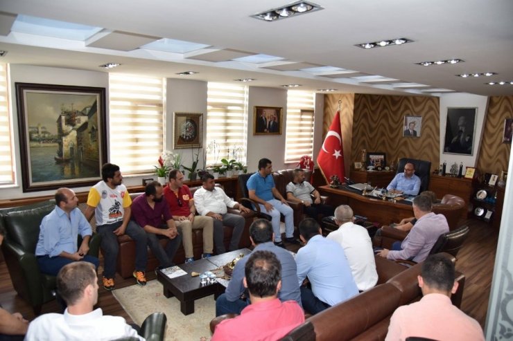 Arslanbey’in Yeni Yönetimi Başkan Üzülmez’i Ziyaret Etti