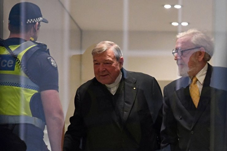 Avustralya Kardinaline Cinsel İstismar Suçlaması