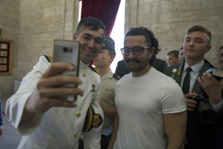 Bollywood Yıldızı Khan Anıtkabir’de