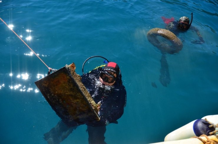 Deniz Dibi Temizliği Çatı Koyu’nda Devam Etti