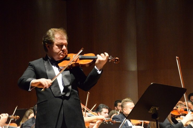 Müzikseverler, Anadolu Senfoni Orkestrası Açılış Konseri’nde Buluştu