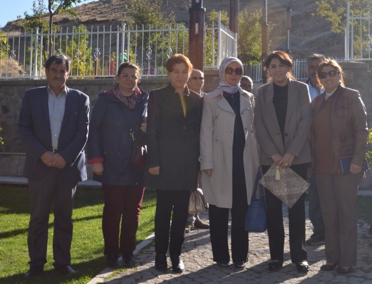 Azizoğlu, Kadınların Sorunlarını Dinledi