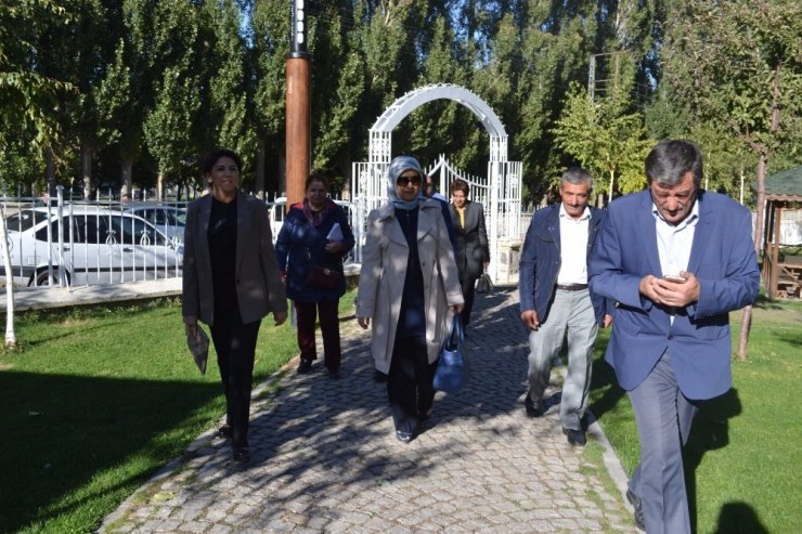 Azizoğlu, Kadınların Sorunlarını Dinledi