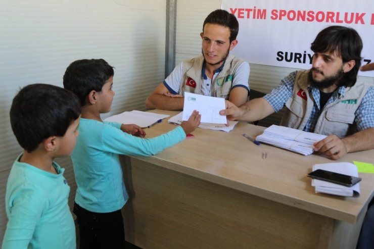 Suriyeli Yetim Çocuklara Yardımlar Sürüyor