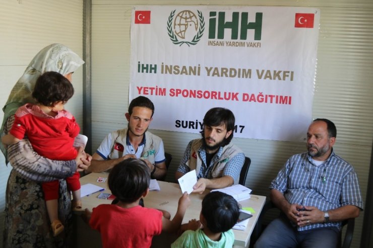 Suriyeli Yetim Çocuklara Yardımlar Sürüyor