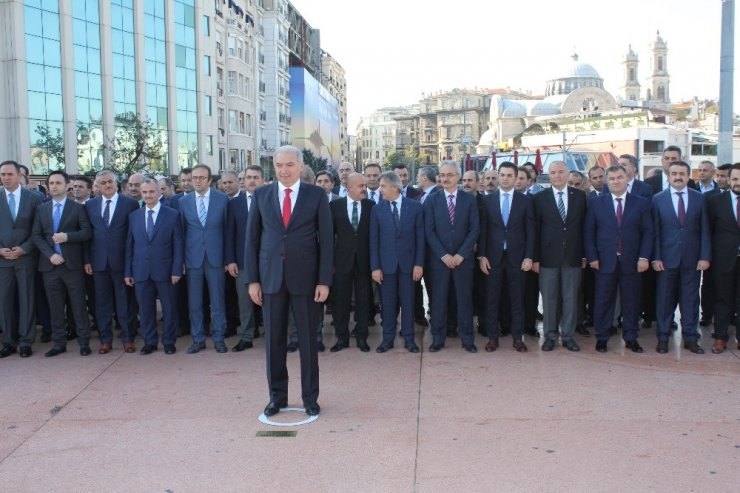İstanbul’un 94’üncü Kurtuluş Yıldönümü Taksim’de Törenle Kutlandı