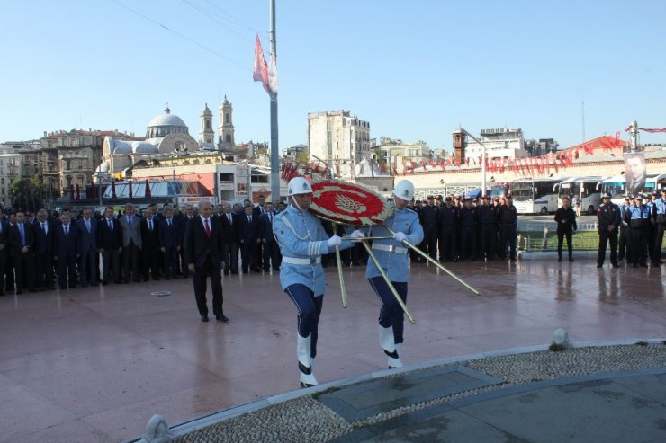 İstanbul’un 94’üncü Kurtuluş Yıldönümü Taksim’de Törenle Kutlandı