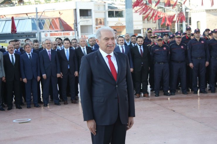 İstanbul’un 94’üncü Kurtuluş Yıldönümü Taksim’de Törenle Kutlandı