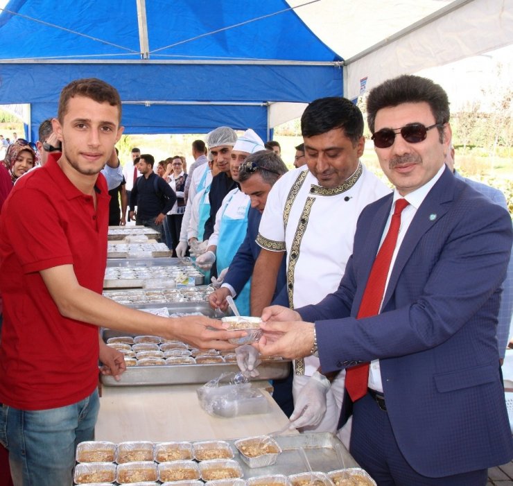 Üniversitede Aşure İkramı