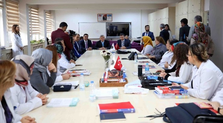Mehmet Akif Ersoy Lisesi’ne Konferans Ve Spor Salonu Müjdesi