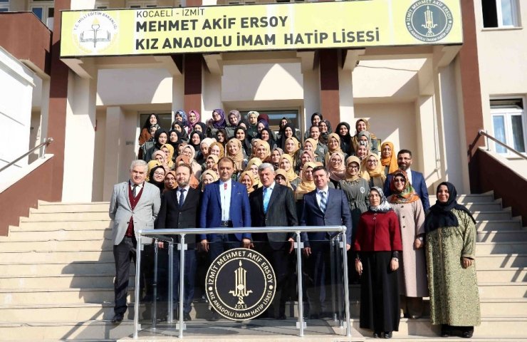 Mehmet Akif Ersoy Lisesi’ne Konferans Ve Spor Salonu Müjdesi