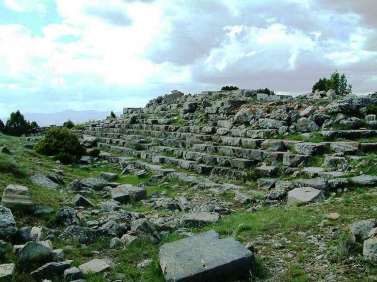 Ay Tanrısı ‘Men’ Tapınağı Köstebek Yuvasına Döndü
