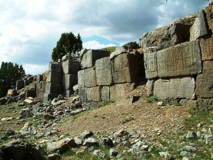 Ay Tanrısı ‘Men’ Tapınağı Köstebek Yuvasına Döndü