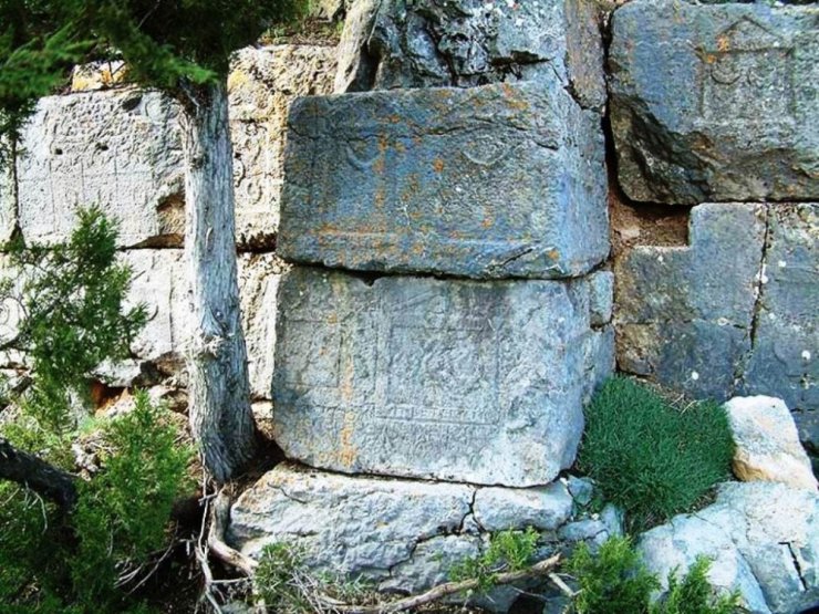 Ay Tanrısı ‘Men’ Tapınağı Köstebek Yuvasına Döndü