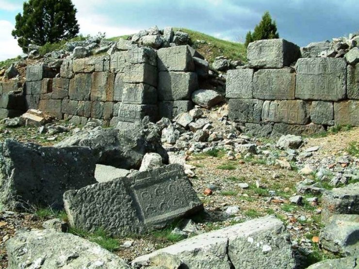 Ay Tanrısı ‘Men’ Tapınağı Köstebek Yuvasına Döndü