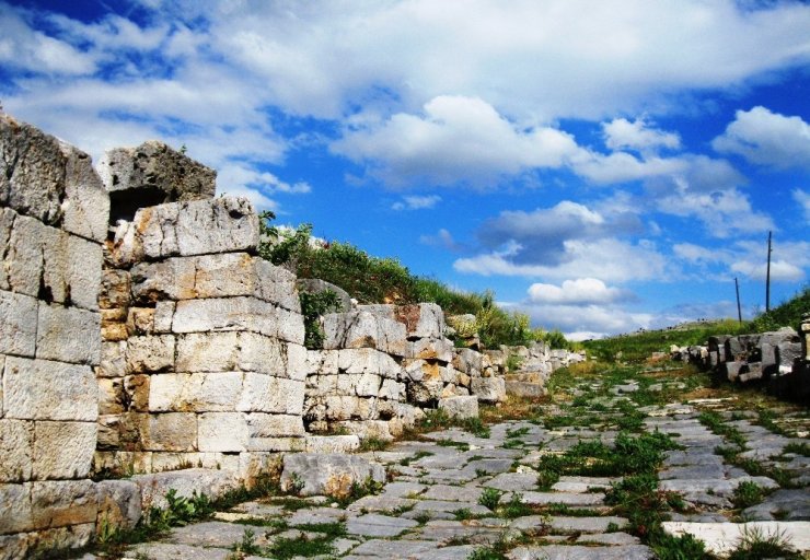 Ay Tanrısı ‘Men’ Tapınağı Köstebek Yuvasına Döndü