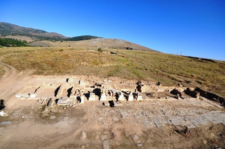 Ay Tanrısı ‘Men’ Tapınağı Köstebek Yuvasına Döndü