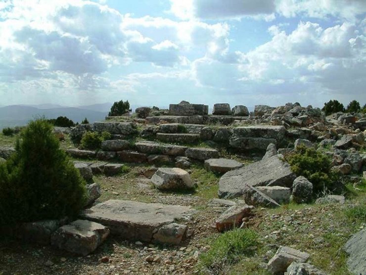 Ay Tanrısı ‘Men’ Tapınağı Köstebek Yuvasına Döndü