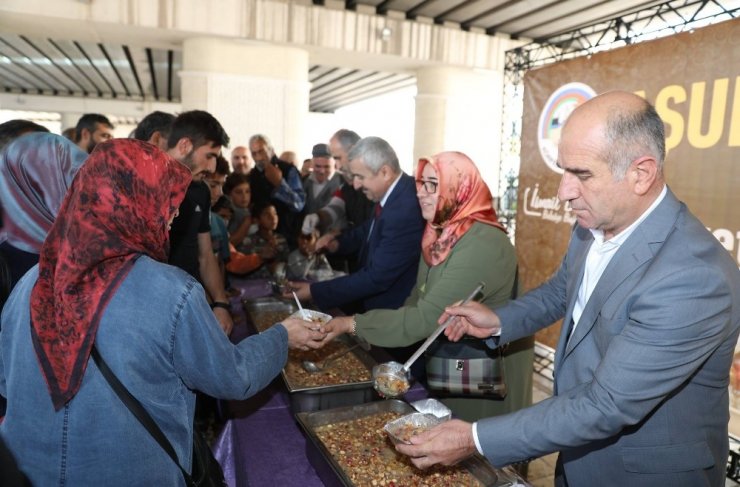 Körfez Belediyesi 3 Bin Aşure Dağıttı