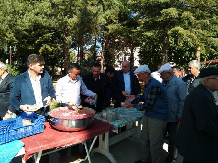 Mhp İlçe Teşkilatı, Aşure Dağıttı