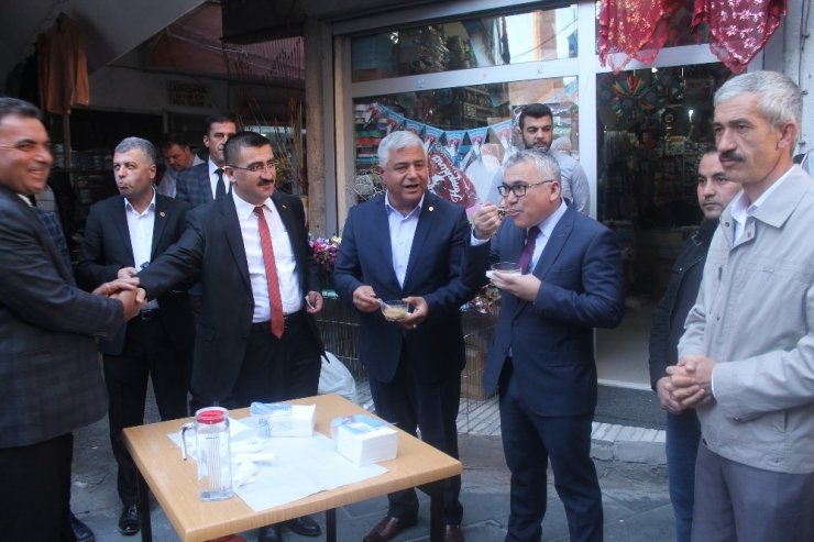 Esnaftan Vatandaşa Aşure İkramı