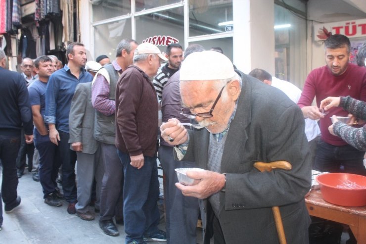 Esnaftan Vatandaşa Aşure İkramı