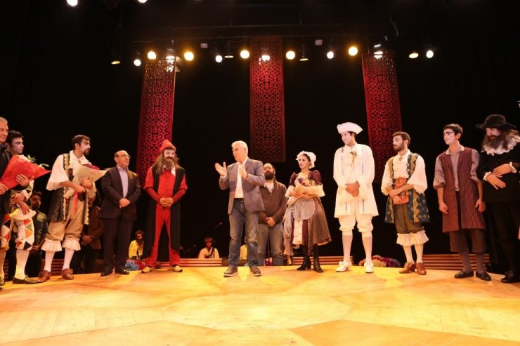 İki Efendinin Uşağı Seyirciyle Buluştu