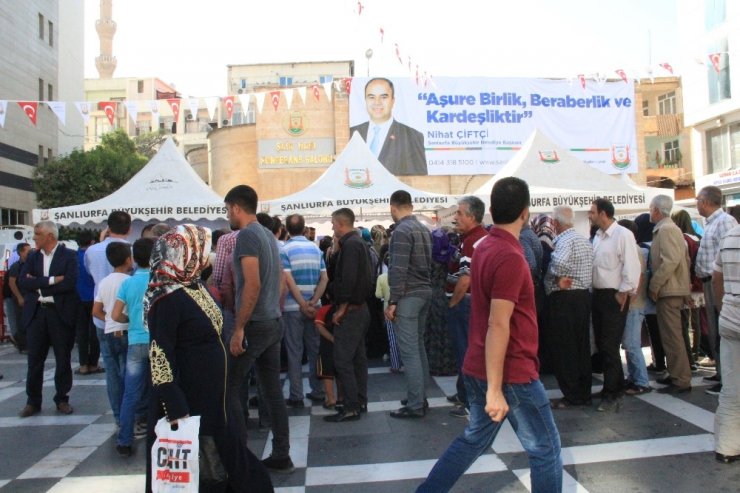 Şanlıurfa Belediyesinden 20 Bin Kişiye Aşure İkramı