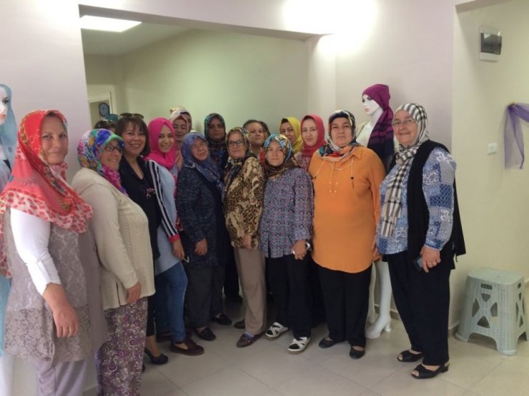 Karaağaçlı Bilgi Evi Meslek Sahibi Yapıyor