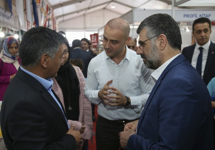 3’üncü Sultanbeyli Kitap Fuarı’nda Demet Tezcan Ve Selman Öğüt Söyleşi Gerçekleştirdi