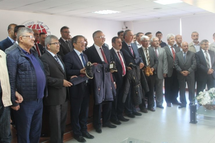 Bin Öğrenciye Bot Ve Kaban Yardımı Yapıldı