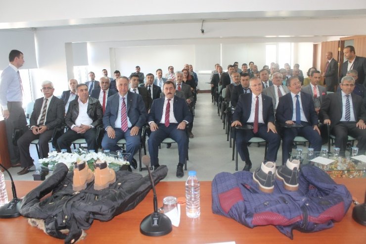 Bin Öğrenciye Bot Ve Kaban Yardımı Yapıldı