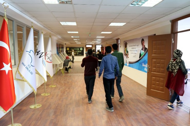 Van Büyükşehir’den Eğitime ‘Sürekli’ Destek