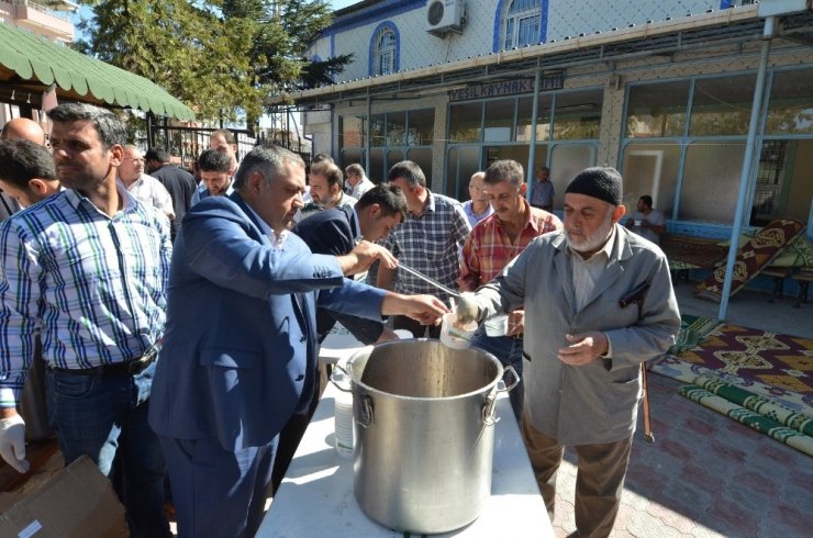 Yeşilyurt Belediyesi’nden 15 Bin Vatandaşa Aşure İkramı