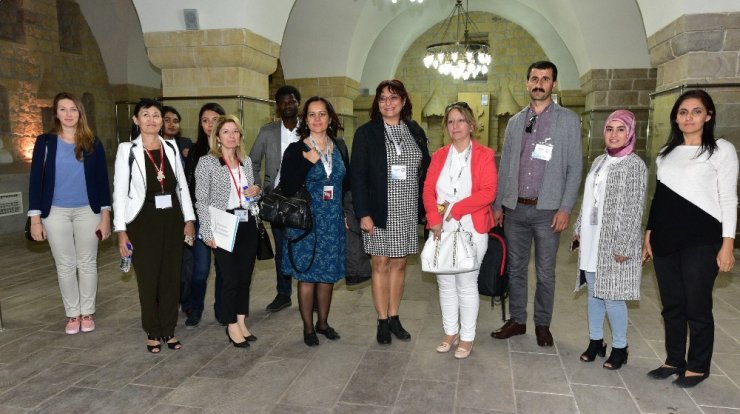 Yeşilyurt Belediyesi’nden 15 Bin Kişiye Aşure İkramı