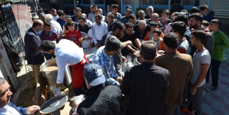 Yeşilyurt Belediyesi’nden 15 Bin Vatandaşa Aşure İkramı