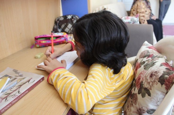 Azra Ameliyat Olmazsa Felç Kalabilir