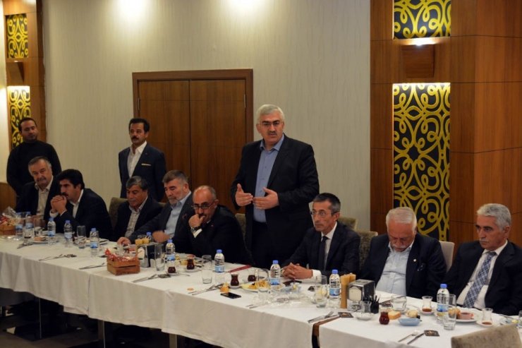 Erzurum Ak Parti’de Görev Yapan Partililer Kahvaltıda Bir Araya Geldi