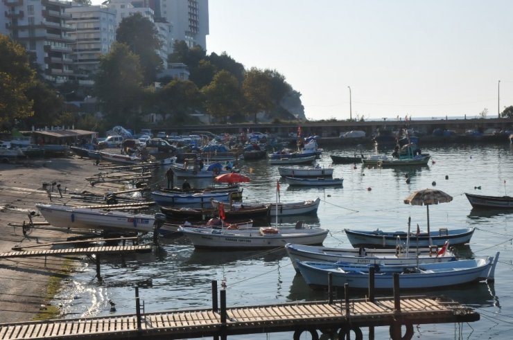 Akçakoca’da Havalar Isınınca Park Ve Bahçeler Doldu