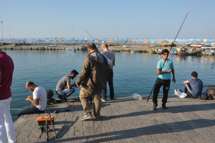 Akçakoca’da Havalar Isınınca Park Ve Bahçeler Doldu